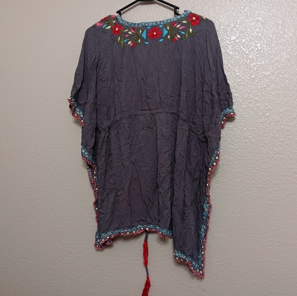 Baik Baik Honolulu Gray Floral Embroidered Caftan Blouse Top - Picture 4 of 4